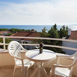 Vjekoslav Apartament Krk Town